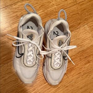 Nike White and Black Women's Sneakers